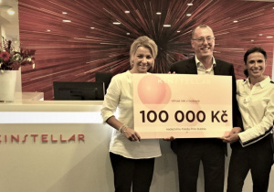 Kinstellar daroval Nadačnímu fondu Pink Bubble 100.000 Kč
